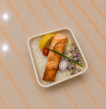 saumon grillé, riz basmati  et sauce crémeuse
