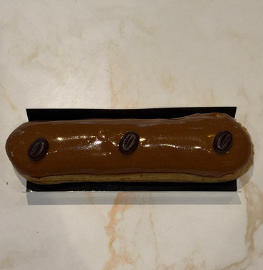 Éclair au cafe